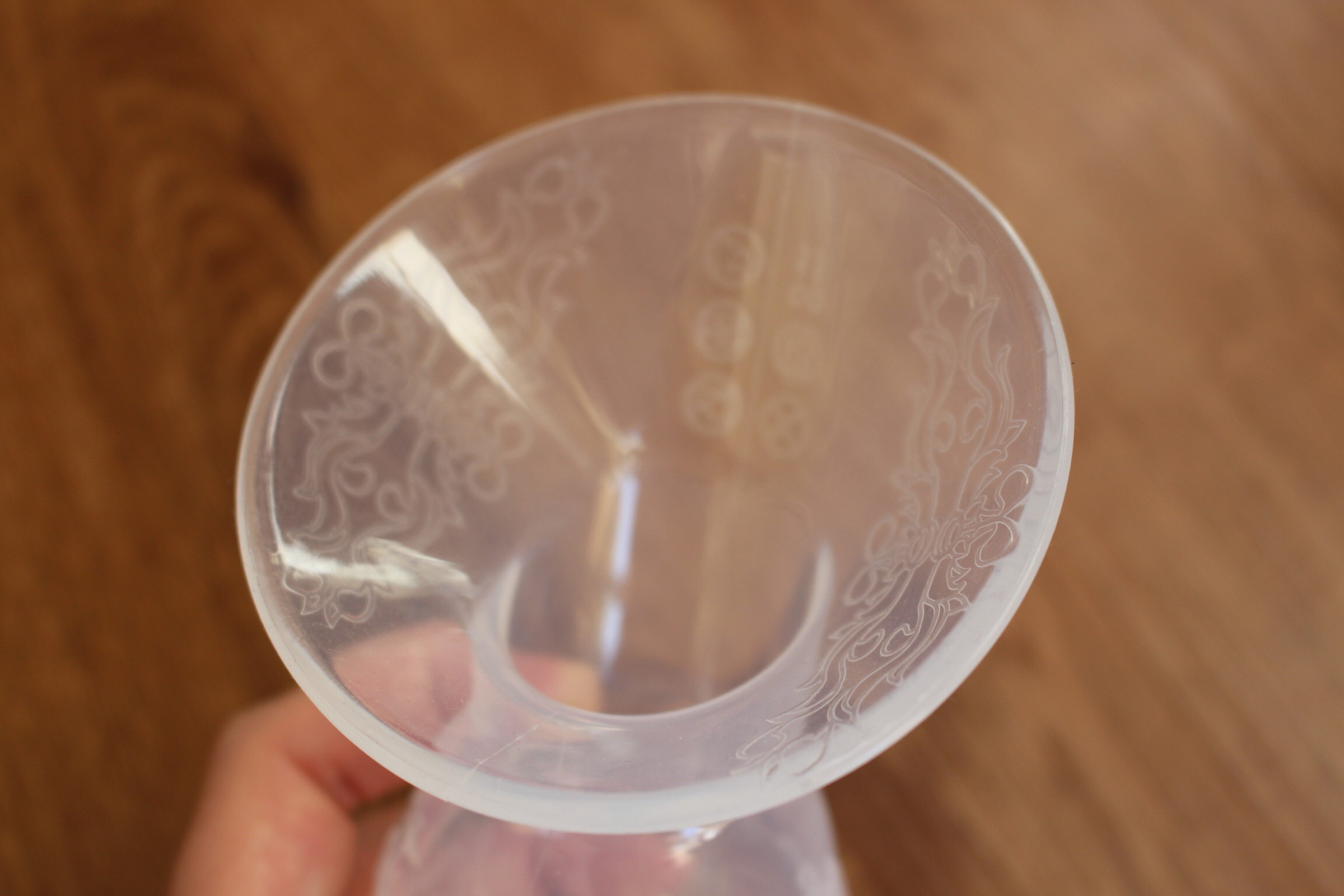 A close up shot of the embossing on the Haakaa Breast Pump lid