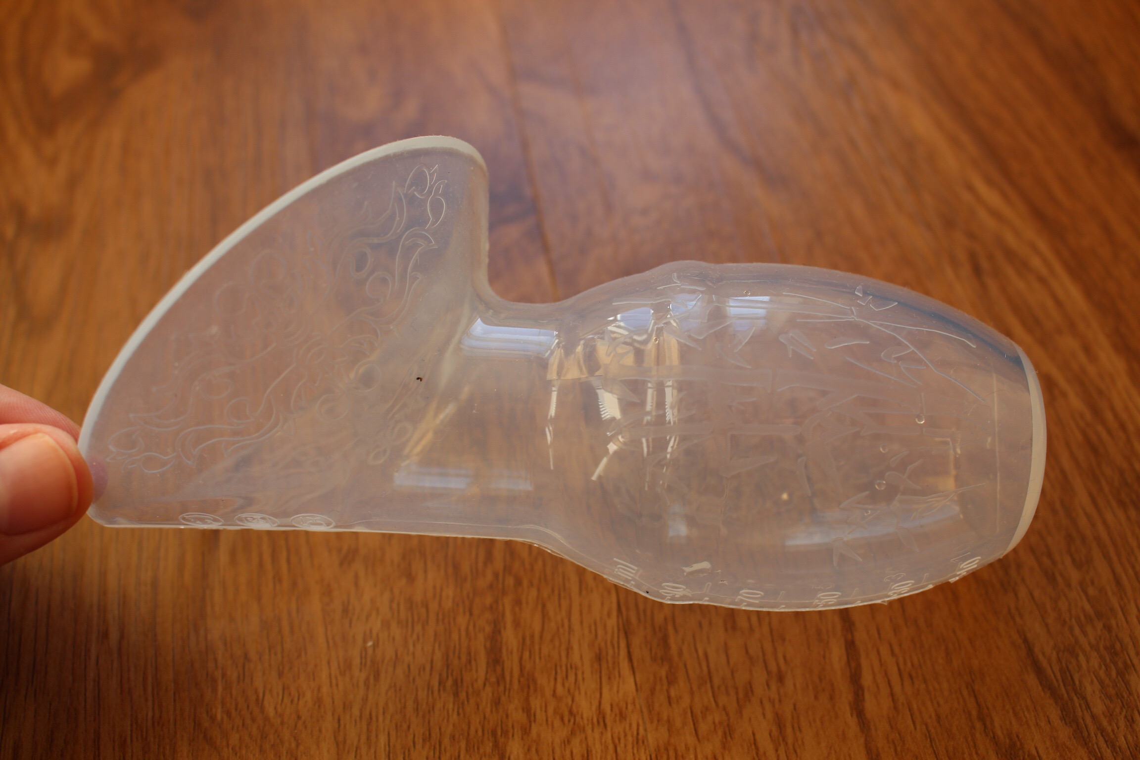 A close up shot of the embossing on the Haakaa Breast Pump bottle