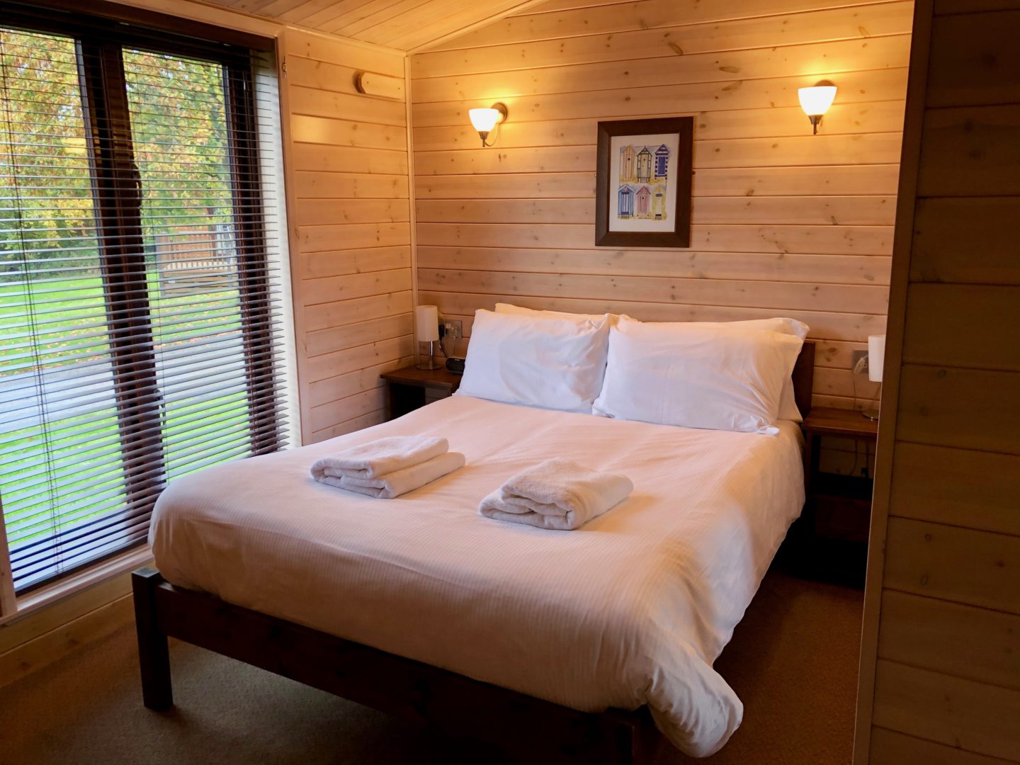 Landal Sandybrook Peak District family review - a relaxing autumnal long weekend break - Classic Vogue Lodge, master bedroom