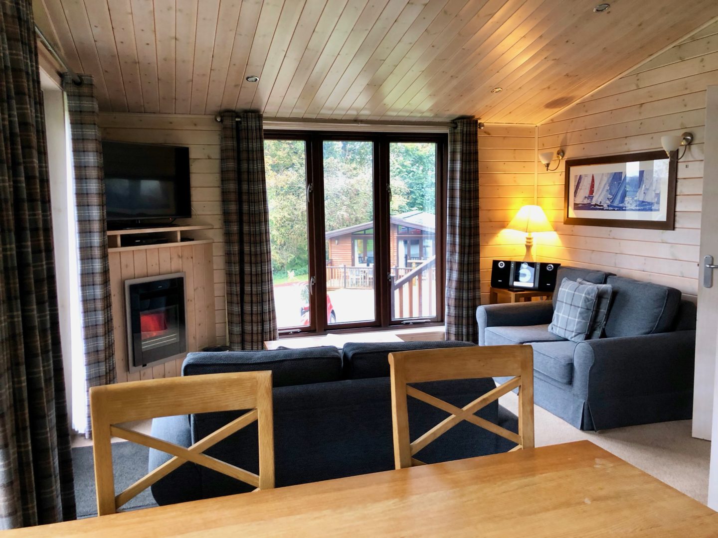 AD: Landal Sandybrook Peak District family review - a relaxing autumnal long weekend break. Classic Vogue lodge living area. 