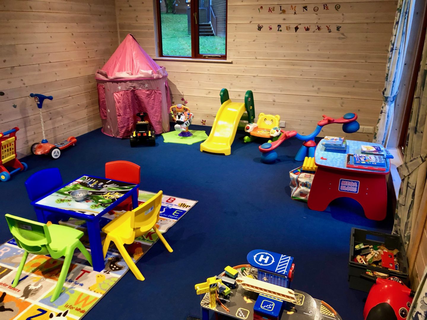 AD: Landal Sandybrook Peak District family review - a relaxing autumnal long weekend break.  The under 7s play room at Landal Sandybrook, Peak District.