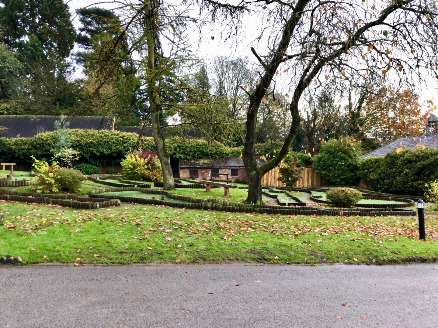 AD: Landal Sandybrook Peak District family review - a relaxing autumnal long weekend break. The mini golf at Landal Sandybrook.