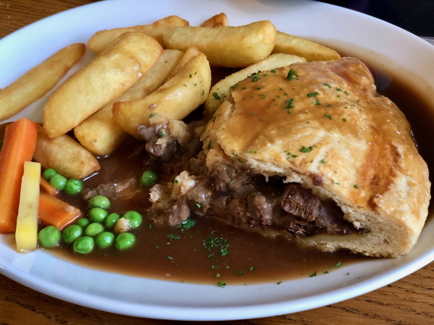 AD: Landal Sandybrook Peak District family review - a relaxing autumnal long weekend break. Steak and ale pie at the rose and crown. 