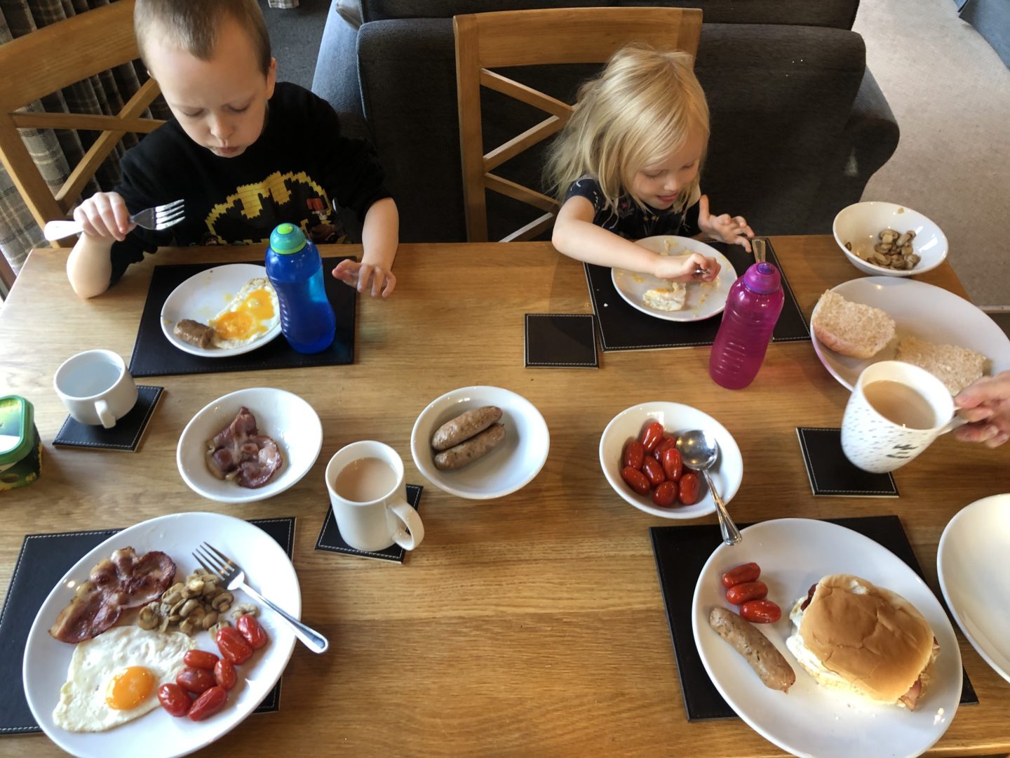 AD: Landal Sandybrook Peak District family review - a relaxing autumnal long weekend break. Kids eating breakfast in the lodge. 