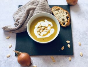 One pot pumpkin soup with apple, lentils and chickpeas