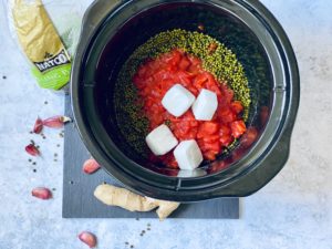 Slow cooker mung bean and spinach curry