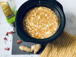 Slow cooker mung bean and spinach curry