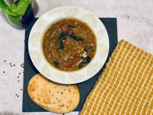 Slow cooker mung bean and spinach curry