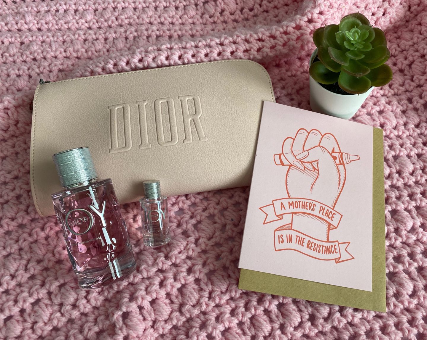 A heartfelt open letter to my mam for Mother's Day that I just know is going to make her cry! All about the scents that remind me of my mam and the memories that they invoke in collaboration with Boots 'Love Notes' Mother's Day campaign.