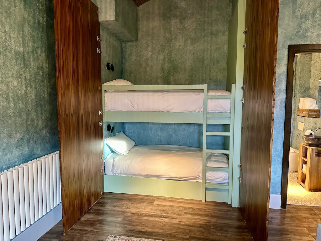 Courtyard suite bunkbeds at Runa farm