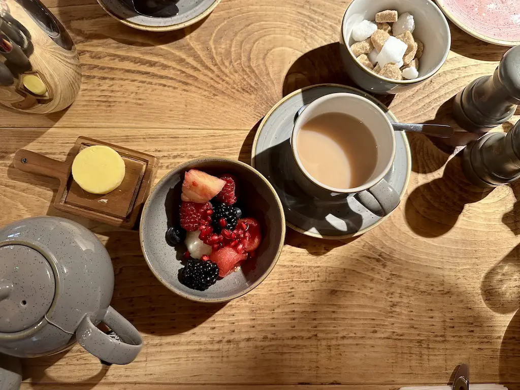 Teas and fruit at the Smithy, Runa Farm